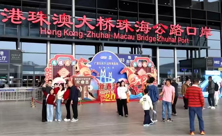 港珠澳大桥迎春节假期“跨境热”