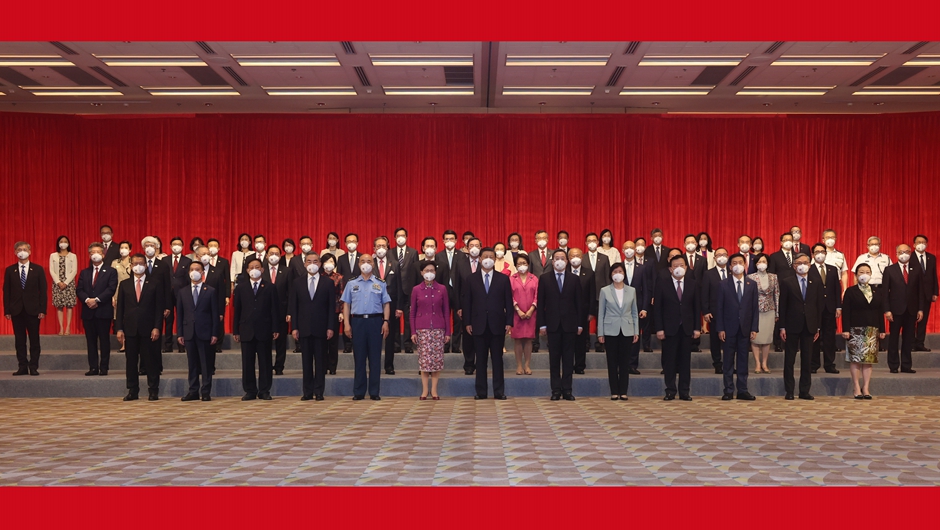 習(xí)近平會(huì)見香港特別行政區(qū)行政、立法、司法機(jī)關(guān)負(fù)責(zé)人