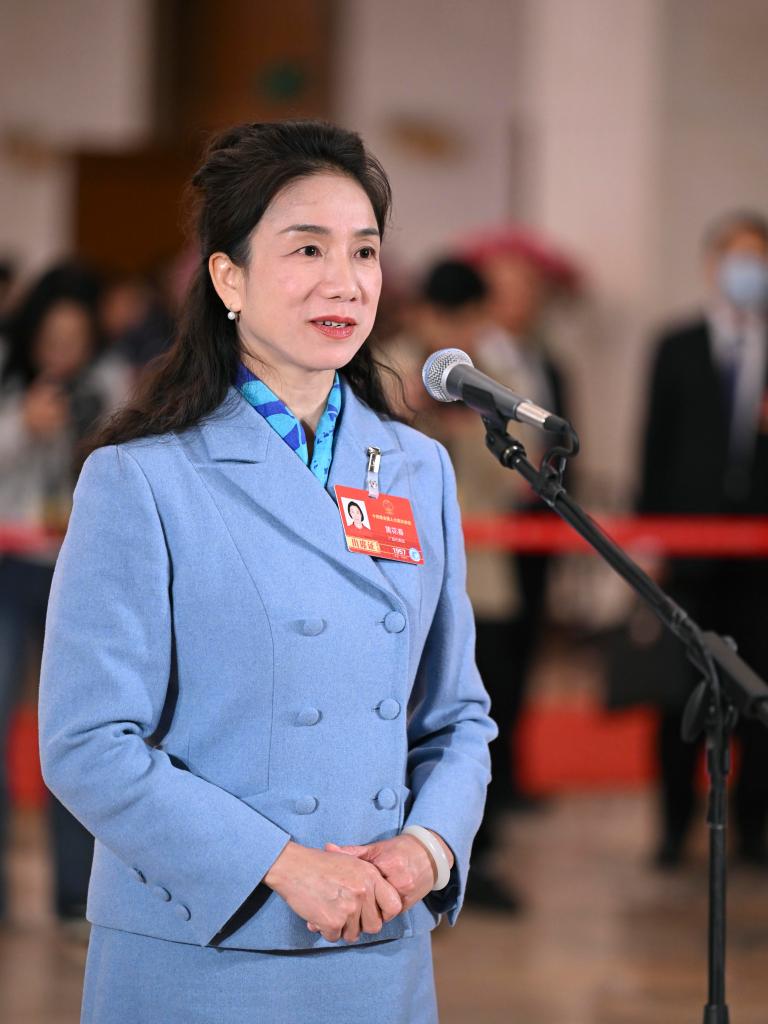 兩會速遞丨黃花春代表：孩子的心理困境需要被看見、被科學(xué)地對待