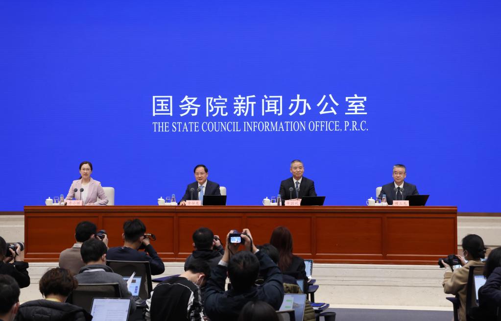 國新辦舉行&ldquo;權(quán)威部門話開局&rdquo;系列主題新聞發(fā)布會 介紹&ldquo;加快推進(jìn)新型工業(yè)化 做強(qiáng)做優(yōu)做大實(shí)體經(jīng)濟(jì)&rdquo;
