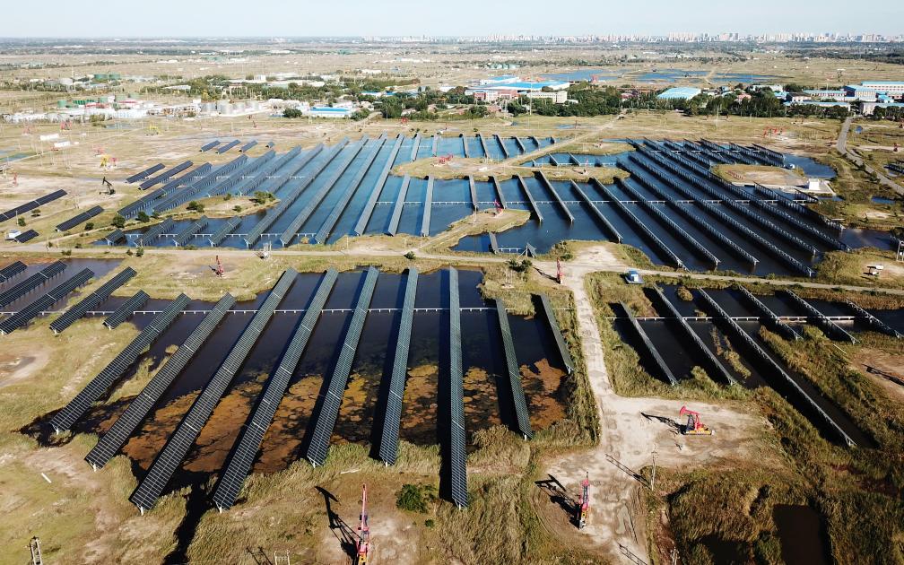 中國石油首個(gè)水面光伏電站為大慶油田&ldquo;清潔充電&rdquo;