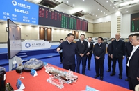 習(xí)近平在上?？疾?返京途中在江蘇鹽城考察