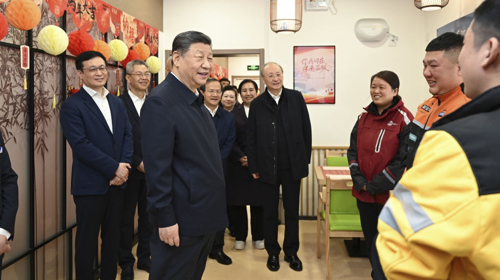 習(xí)近平春節(jié)前夕在北京看望慰問基層干部群眾