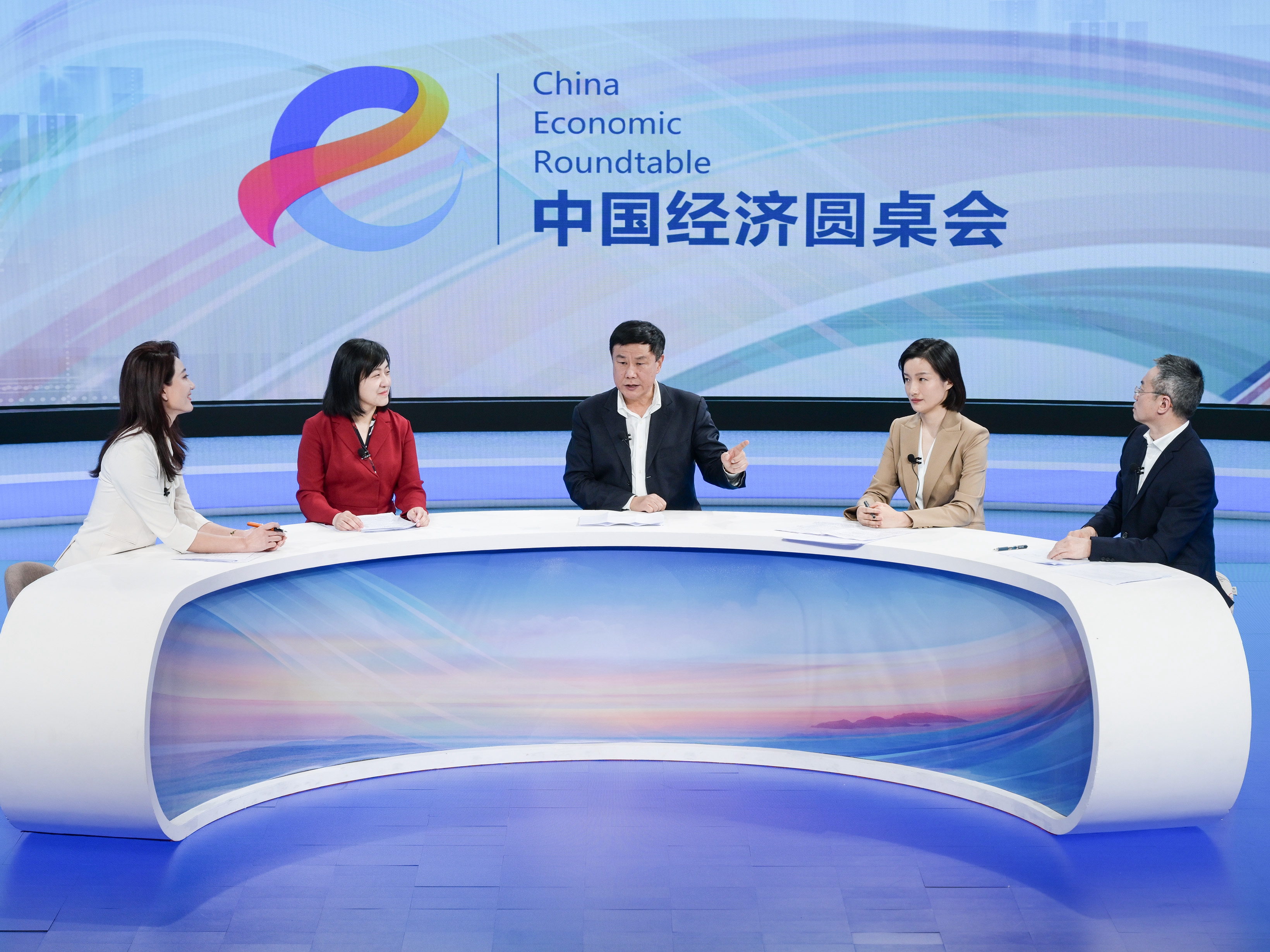 首季開局良好 未來增長可期——“中國經(jīng)濟圓桌會”聚焦當(dāng)前經(jīng)濟形勢