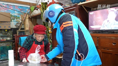&ldquo;00后&rdquo;外賣小哥無(wú)償為3位獨(dú)居老人送餐百天