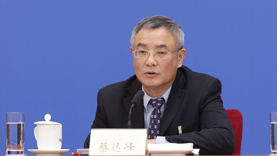 民進(jìn)中央主席蔡達(dá)峰在記者會上